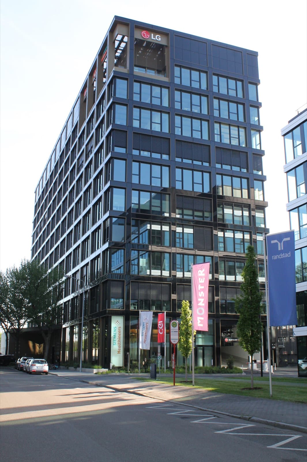 Matchbox Eschborn – DGNB-Platin-Bürohochhaus mit Photovoltaik-Fassade